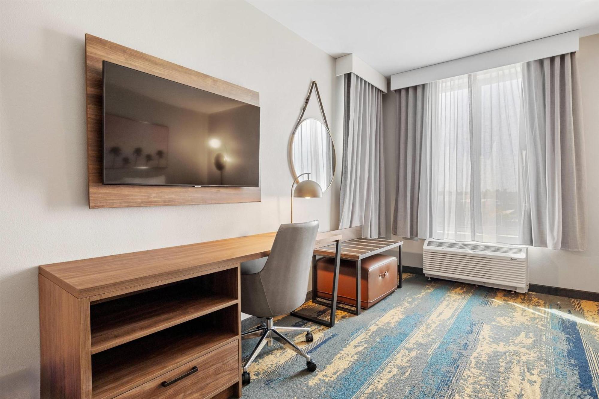 La Quinta Inn & Suites By Wyndham לה הברה מראה חיצוני תמונה