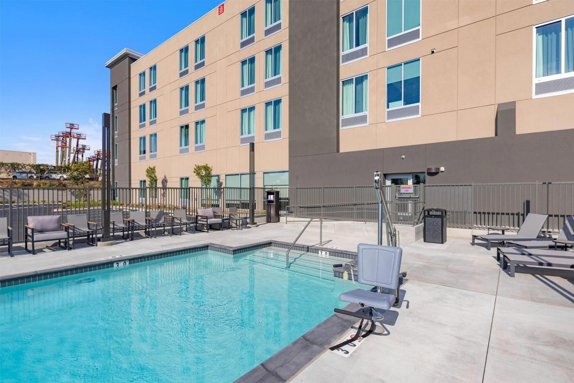 La Quinta Inn & Suites By Wyndham לה הברה מראה חיצוני תמונה